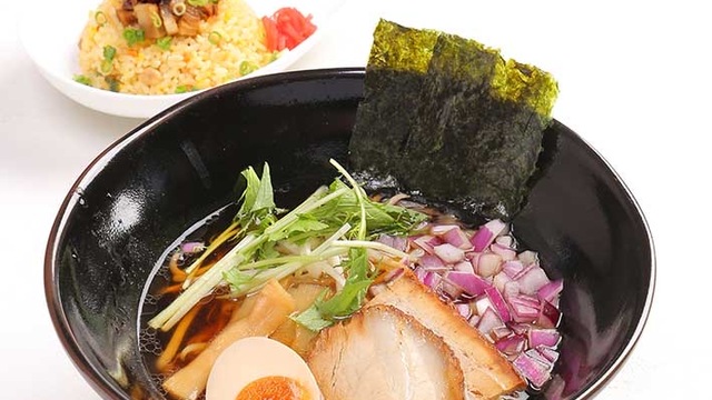 醤油ラーメンとミニ炒飯