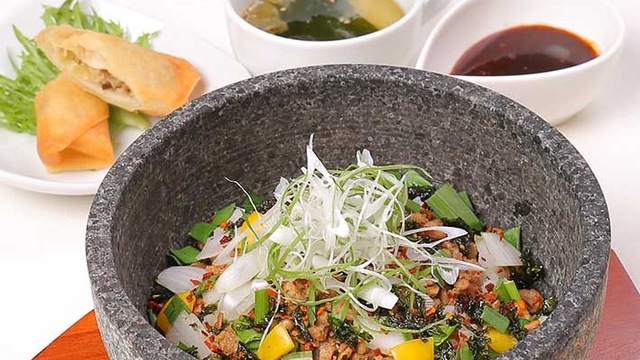 石焼台湾まぜ飯（スープ・春巻付）